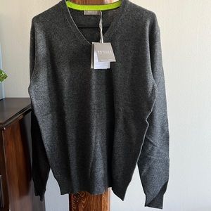 Brodie Men’s Fine Cashmere V-neck Medium Sweater